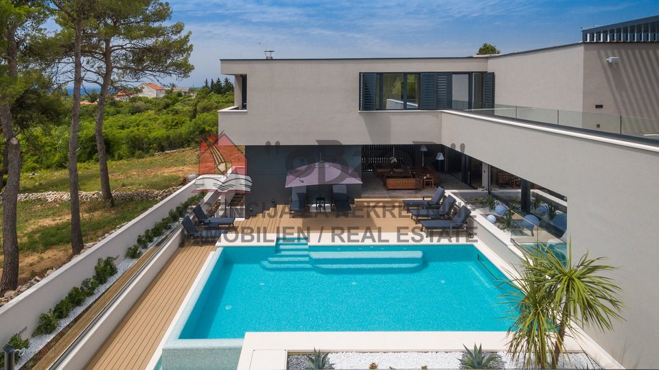 House, 453 m2, For Sale, Zadar - Diklo