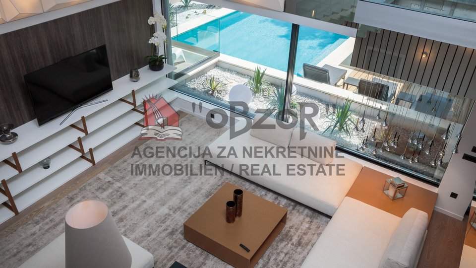 House, 453 m2, For Sale, Zadar - Diklo