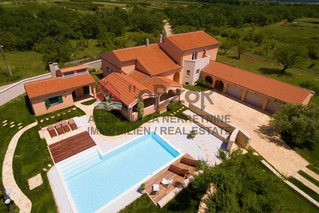House, 735 m2, For Sale, Prkos