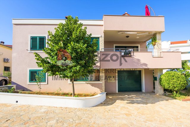 Haus, 400 m2, Verkauf, Zadar - Višnjik