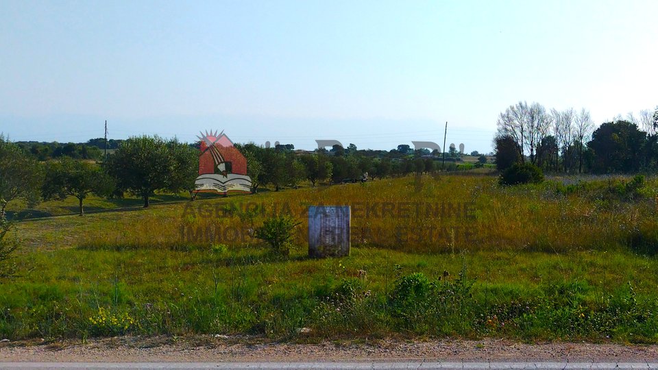 ZEMUNIK DONJI - Građevinsko zemljište 3223m2