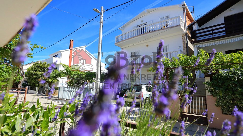 BIBINJE-Apartmanska kuća- DRUGI RED OD MORA