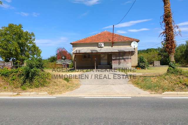 Benkovac-SMILČIĆ, Einfamilienhaus mit großem Garten