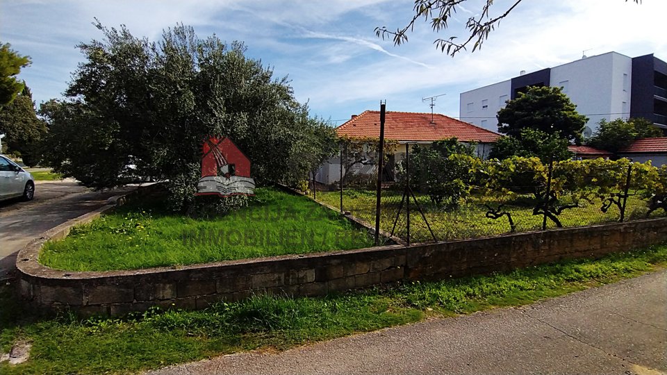 Zadar-BULEVAR, Doppelhaushälfte mit großem Garten