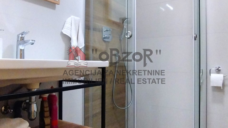 Petrčane-PUNTA RADMAN, tri namještena apartmana+wellness+dvorište - NOVOGRADNJA